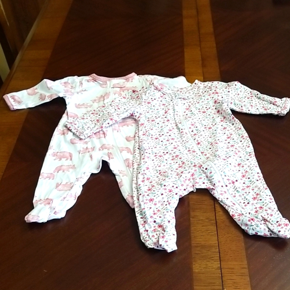 ❣5 for $25 Sale❣ Bundle Of Pink and White Footies Soft One Pieces